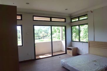 Bukit Merah Laketown Resort