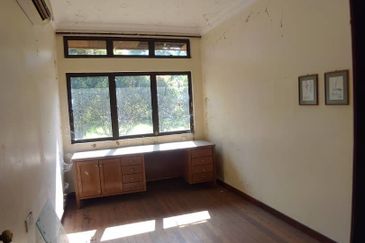 Bukit Merah Laketown Resort