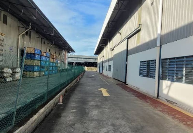 Bandar Bukit  Beruntung 2 Adjoining Warehouse for Rent