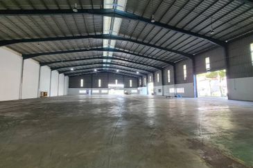 Bandar Bukit  Beruntung 2 Adjoining Warehouse for Rent