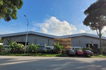 Bandar Bukit  Beruntung 2 Adjoining Warehouse for Rent