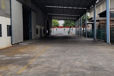 Bandar Bukit  Beruntung 2 Adjoining Warehouse for Rent