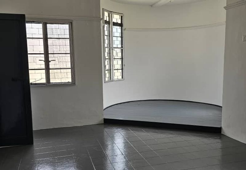 Single Storey Colonial Bungalow For Sale