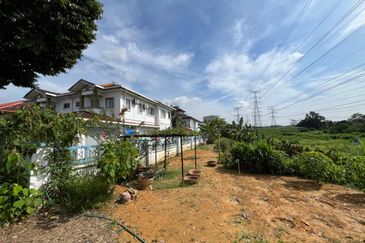 Seri Kembangan 2 Adjoining Semi-D For Sale at Attractive Price