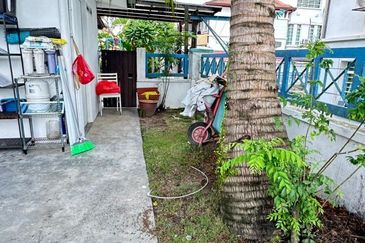 Seri Kembangan 2 Adjoining Semi-D For Sale at Attractive Price