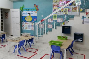 Seri Kembangan 2 Adjoining Semi-D For Sale at Attractive Price