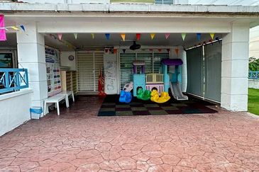 Seri Kembangan 2 Adjoining Semi-D For Sale at Attractive Price