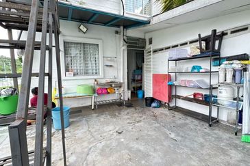 Seri Kembangan 2 Adjoining Semi-D For Sale at Attractive Price