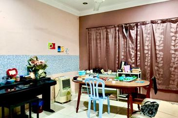 Seri Kembangan 2 Adjoining Semi-D For Sale at Attractive Price