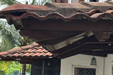 Seri Kembangan 2 Adjoining Semi-D For Sale at Attractive Price