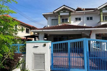 Seri Kembangan 2 Adjoining Semi-D For Sale at Attractive Price