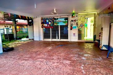 Seri Kembangan 2 Adjoining Semi-D For Sale at Attractive Price