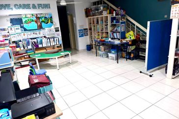 Seri Kembangan 2 Adjoining Semi-D For Sale at Attractive Price