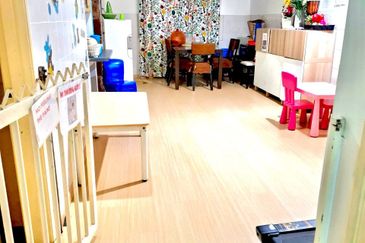 Seri Kembangan 2 Adjoining Semi-D For Sale at Attractive Price