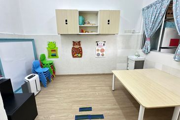 Seri Kembangan 2 Adjoining Semi-D For Sale at Attractive Price