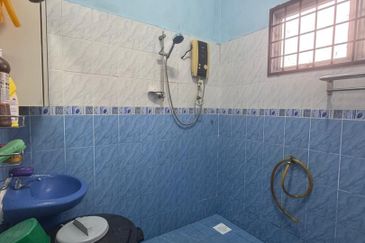 Ampang, Kg. Tasek Permai Single Storey Semi-Detached House For Sale 