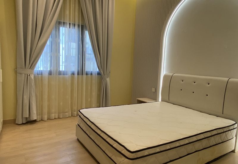 Cosy 2 Storey House @ Ara Damansara