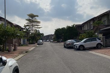 Cosy 2 Storey House @ Ara Damansara