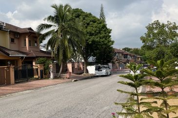 Cosy 2 Storey House @ Ara Damansara