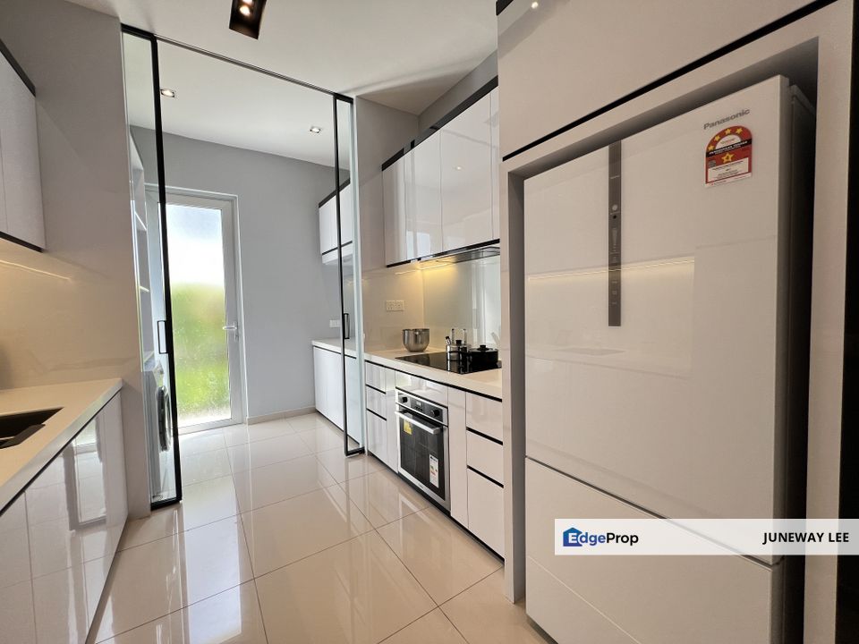 Cash Back 87k Double Storey Terrace 20x70 Eco Forest Semenyih , Selangor, Semenyih