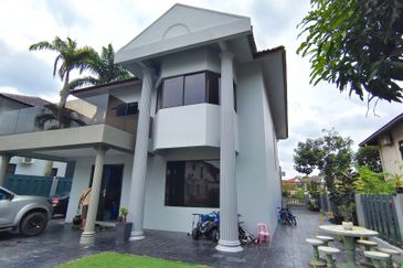 Taman Anggerik Villa