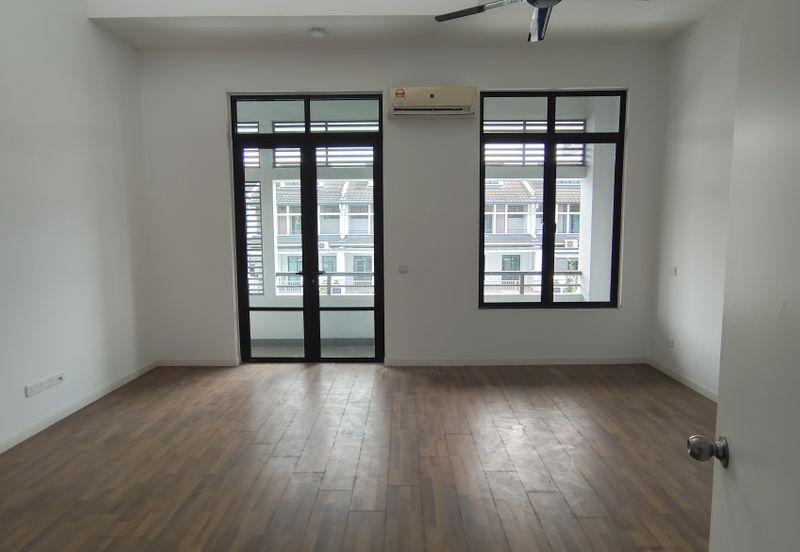 Cradleton @ Eco Majestic