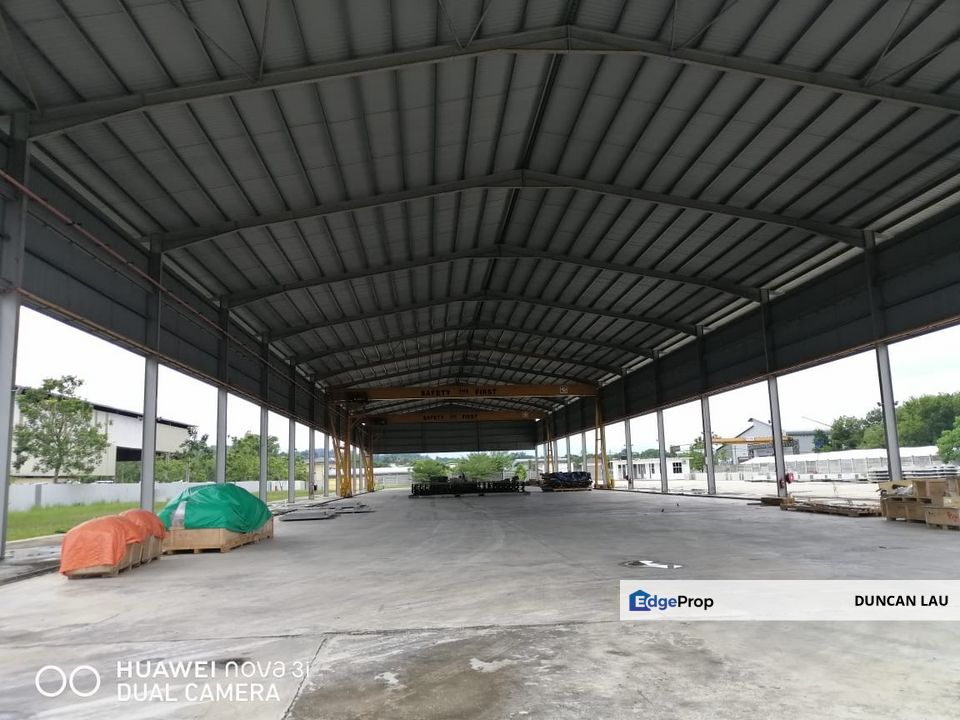 Large open concept factory with overhead crane for rent for Rental ...