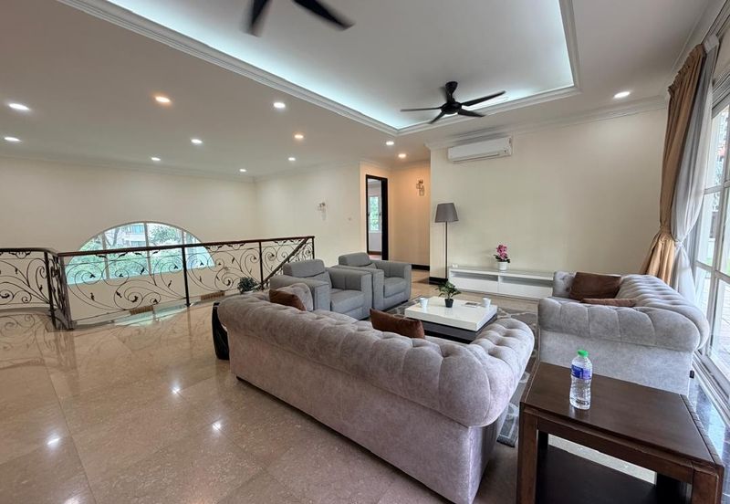 Kiara Peak (Puncak Kiara)