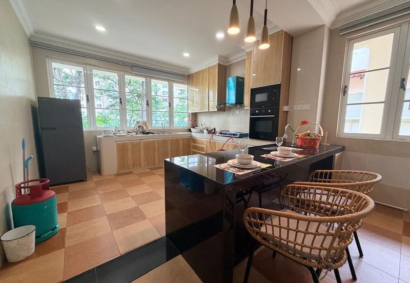 Kiara Peak (Puncak Kiara)