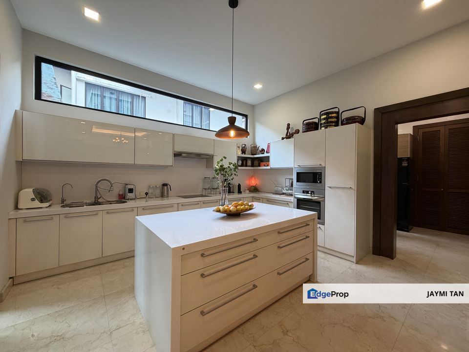 Bukit Gita Bayu Well Maintained 2 Storey Bungalow For Sale, Selangor, Seri Kembangan