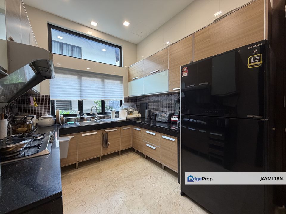 Bukit Gita Bayu Well Maintained 2 Storey Bungalow For Sale, Selangor, Seri Kembangan