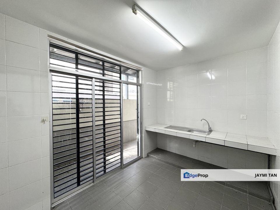 Cheras Sutera Heights Nice Environment 3 Storey Superlink For Sale, Selangor, Cheras