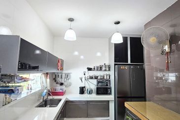 Bandar Kinrara 8 Sapphire Well Maintained 2 Storey Semi-D For Sale