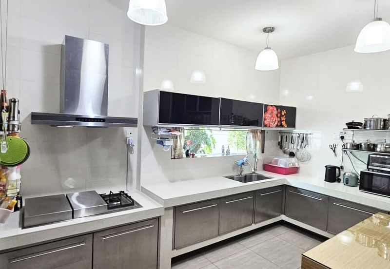 Bandar Kinrara 8 Sapphire Well Maintained 2 Storey Semi-D For Sale