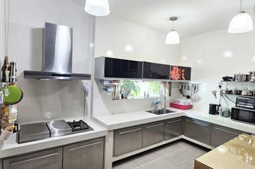 Bandar Kinrara 8 Sapphire Well Maintained 2 Storey Semi-D For Sale