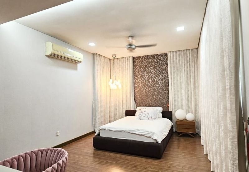 Bandar Kinrara 8 Sapphire Well Maintained 2 Storey Semi-D For Sale