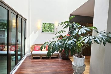 Bandar Kinrara 8 Sapphire Well Maintained 2 Storey Semi-D For Sale