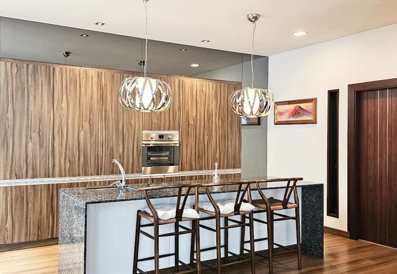 Bandar Kinrara 8 Sapphire Well Maintained 2 Storey Semi-D For Sale