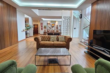 Bandar Kinrara 8 Sapphire Well Maintained 2 Storey Semi-D For Sale