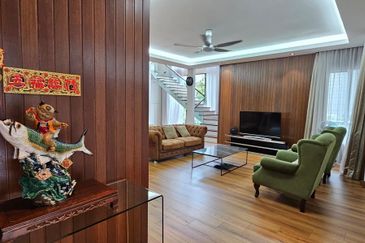 Bandar Kinrara 8 Sapphire Well Maintained 2 Storey Semi-D For Sale