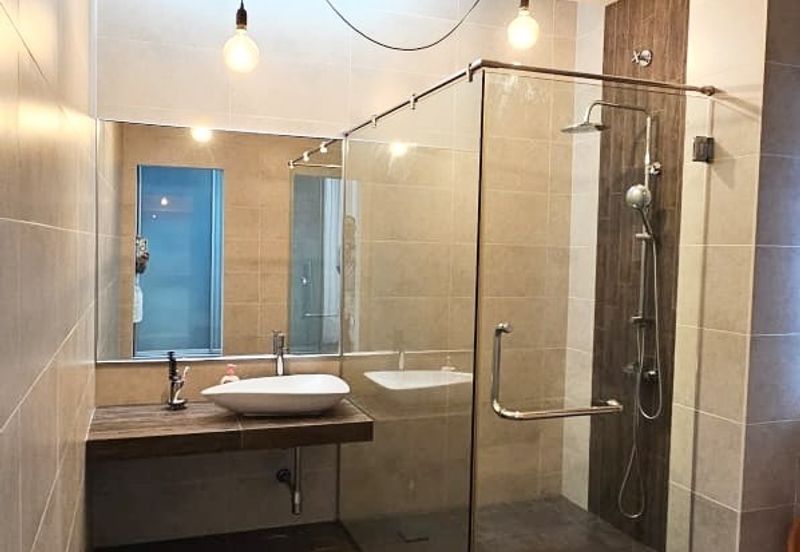 Bandar Kinrara 8 Sapphire Well Maintained 2 Storey Semi-D For Sale