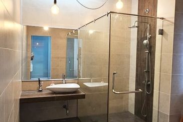 Bandar Kinrara 8 Sapphire Well Maintained 2 Storey Semi-D For Sale