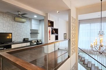 Bandar Kinrara 8 Sapphire Well Maintained 2 Storey Semi-D For Sale