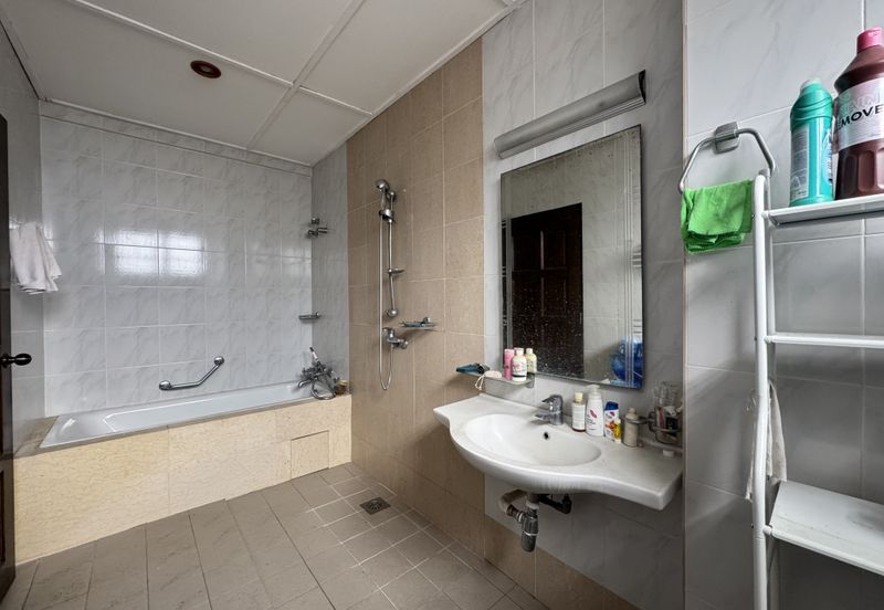 Cheras Taman Taynton View Well Maintained 2 Storey Superlink For Sale