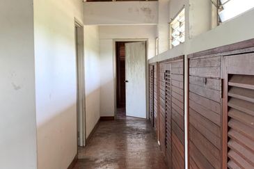 Taman Duta Bungalow for rent. Huge land