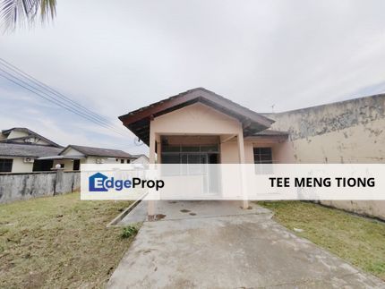 Taman Rinting 1 storey endlot with land house for sales, Johor, Masai