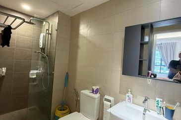 Gravit8 @ Klang South