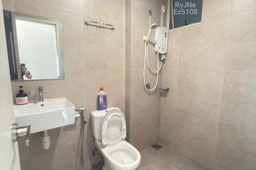 Gravit8 @ Klang South