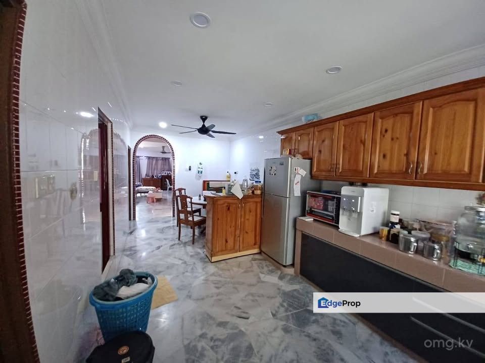 RENOVATED !! Extended Double Storey Terrace House Endlot Taman Bayu Perdana , Selangor, Klang