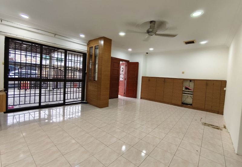 L193. Kapar town Raja nala Double storey house renovated kitchen cabinet